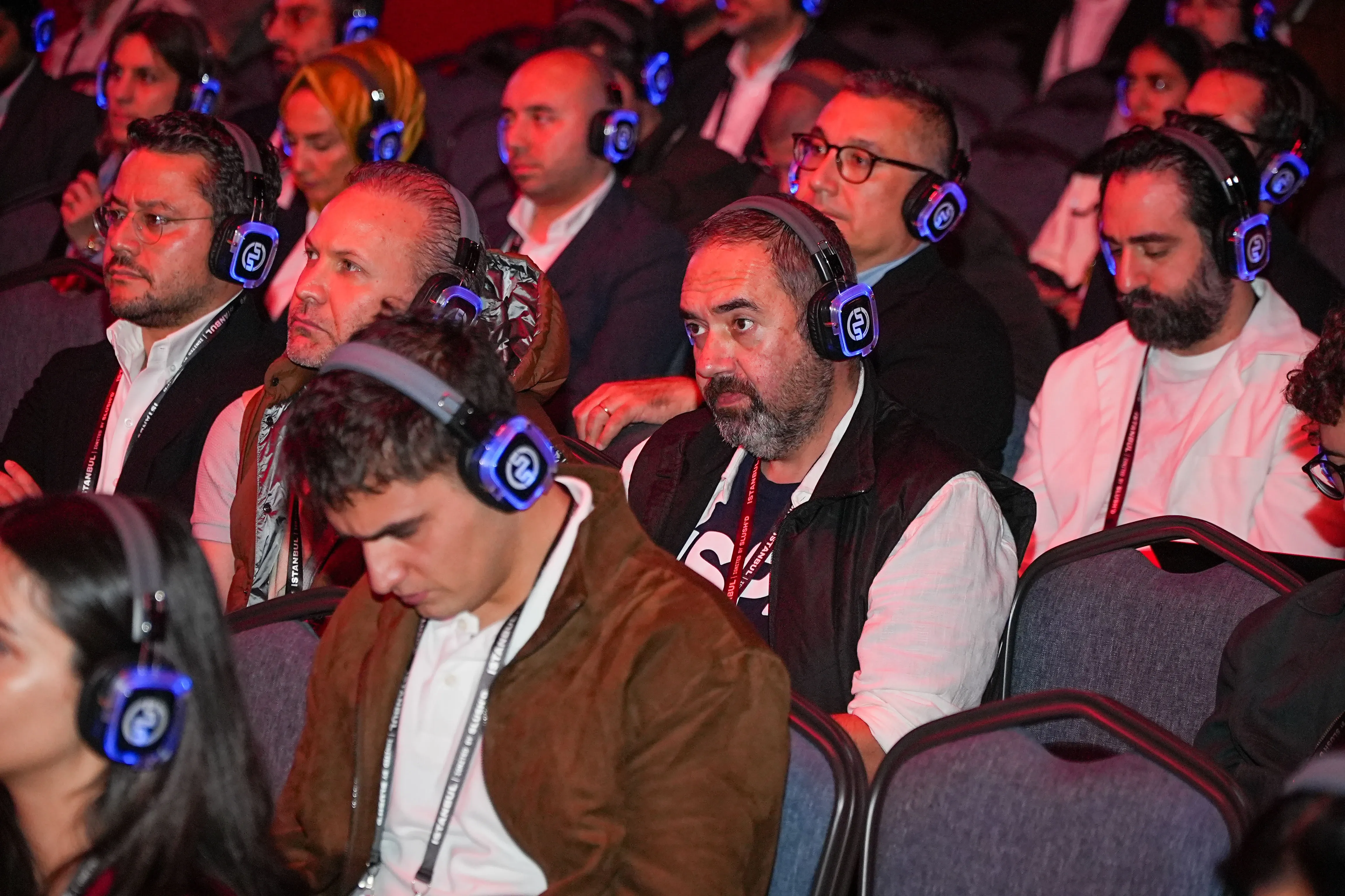 Founders, investors and operators watch the Disrupt panel at Istanbul Ignited by Slush’D.
