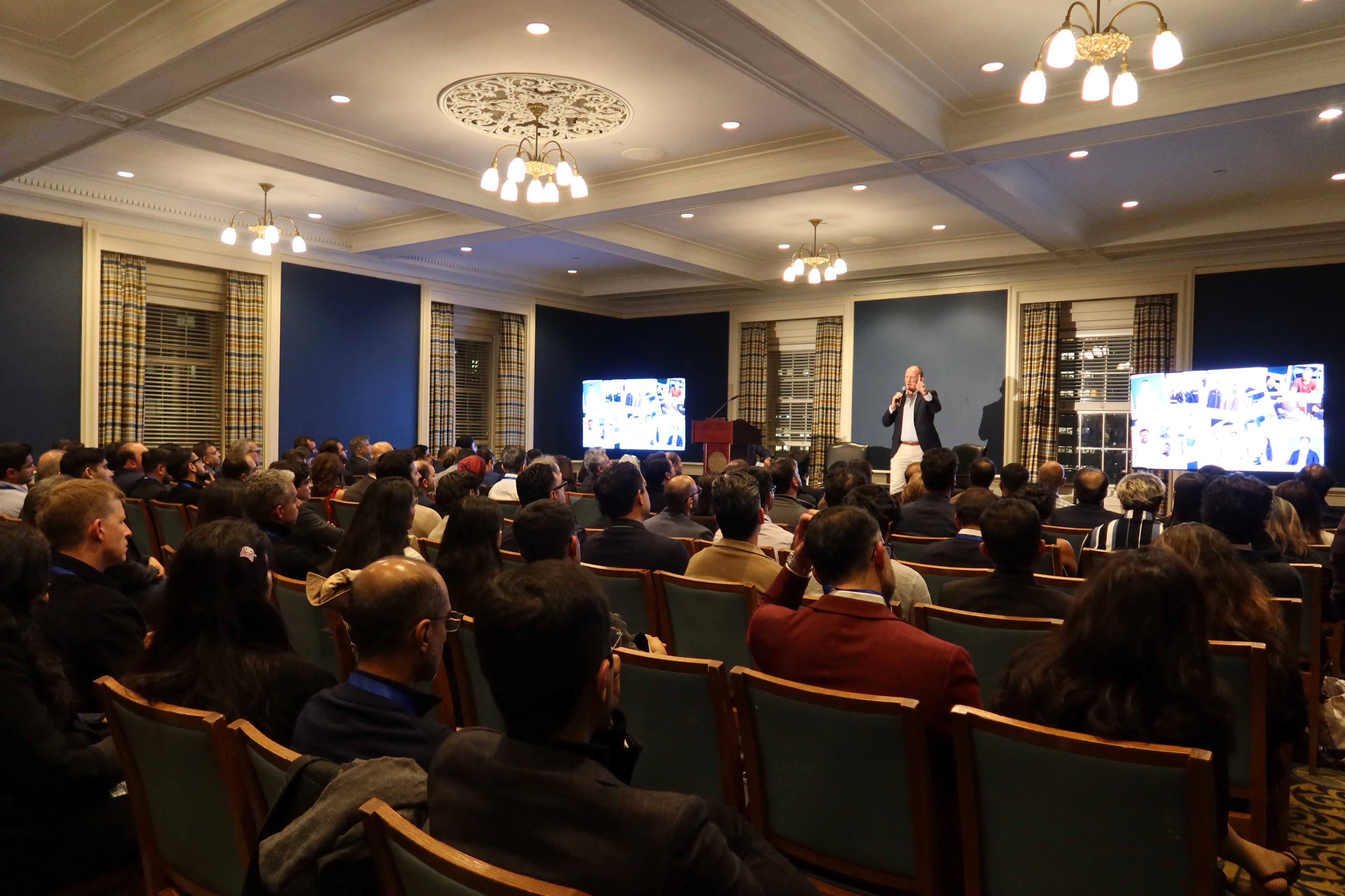 A packed room of founders and investors at Paklaunch’s UNConference26.2 at The Yale Club of New York City.