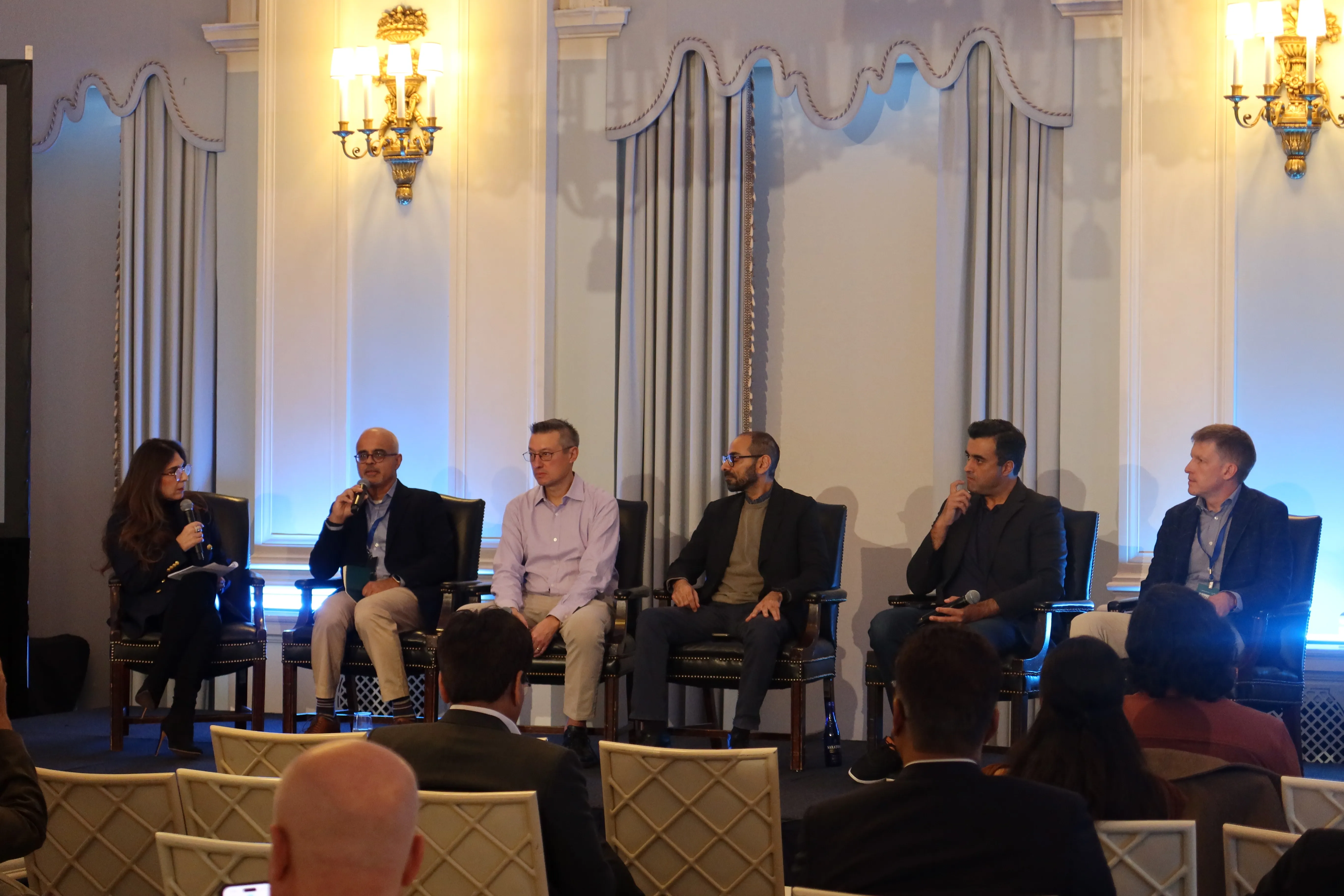Kalsoom Lakhani moderates the Where Smart Money Is Going panel of investors at Paklaunch’s UNConference26.2 in New York.
